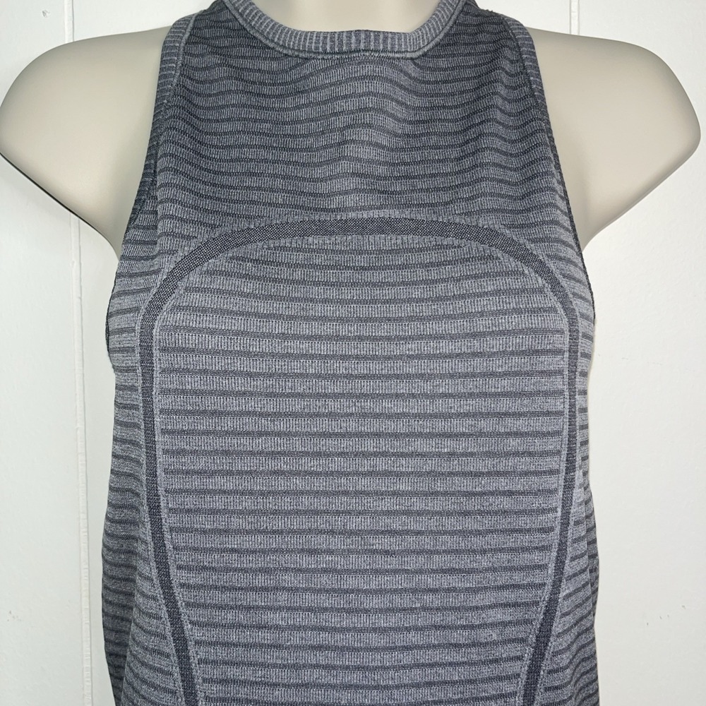 Lululemon Run Swiftly‎ Tank Grey Stripe Women's Size 4 EUC